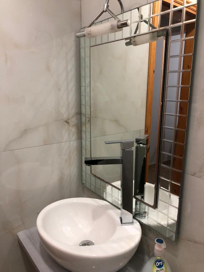 Center Hotel Pirro Хімара Екстер'єр фото