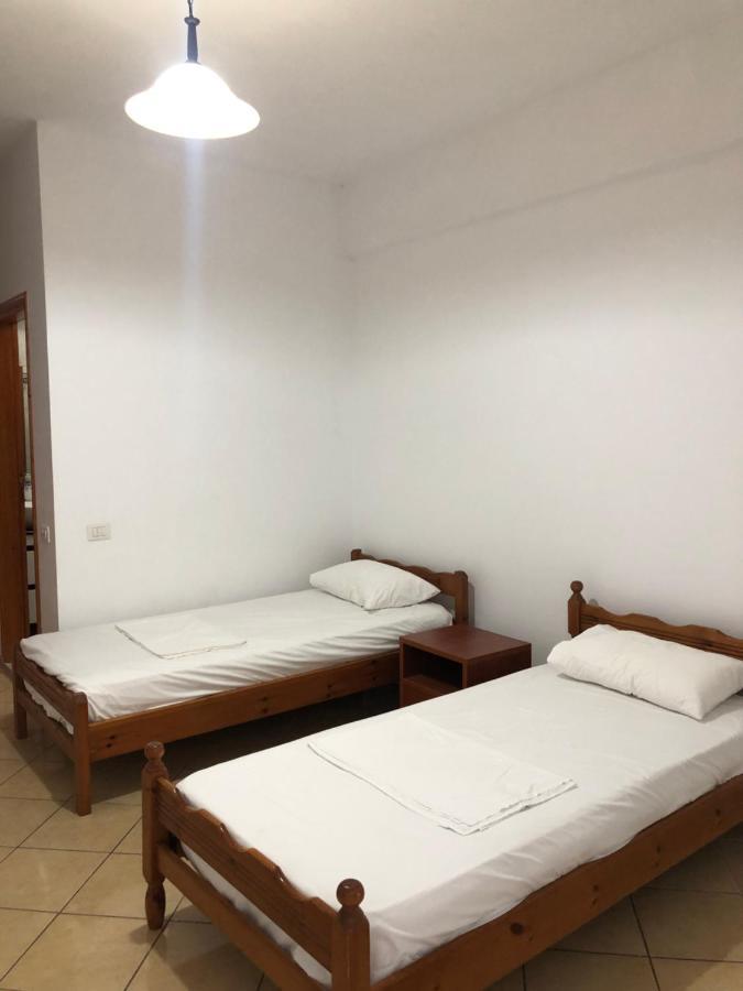 Center Hotel Pirro Хімара Екстер'єр фото