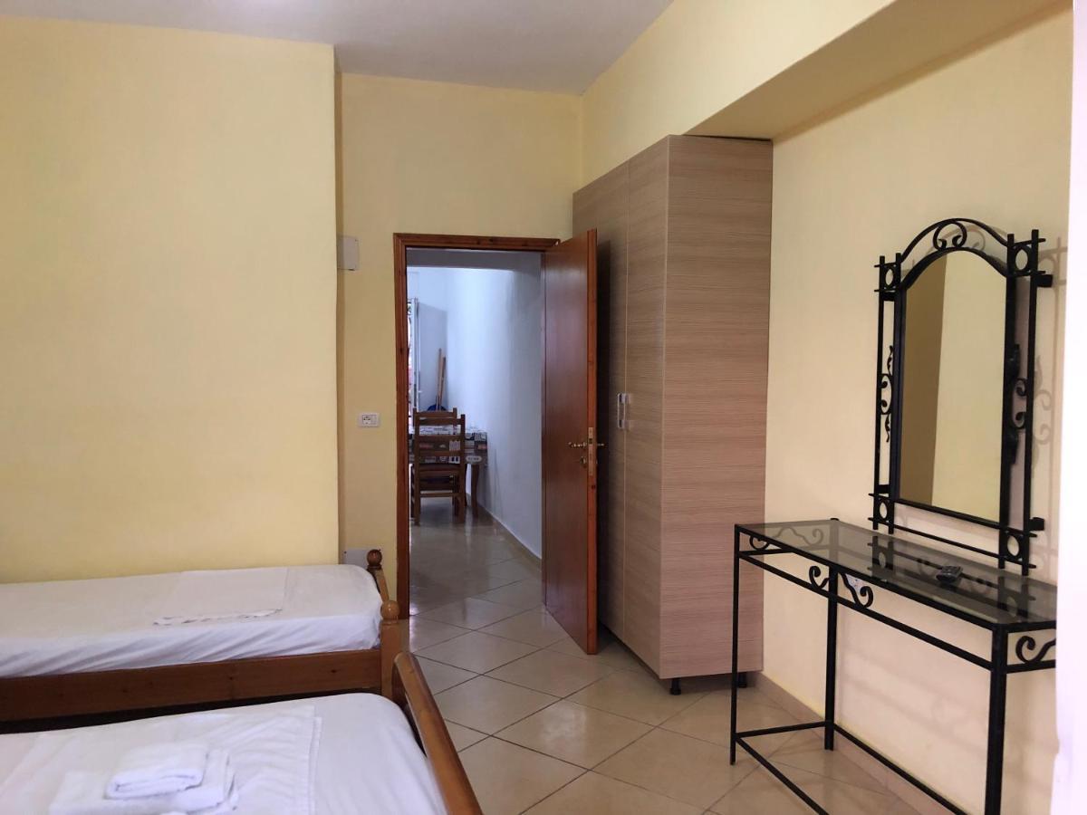 Center Hotel Pirro Хімара Екстер'єр фото