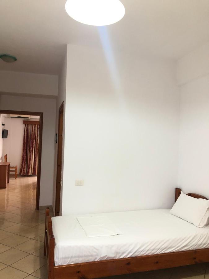 Center Hotel Pirro Хімара Екстер'єр фото