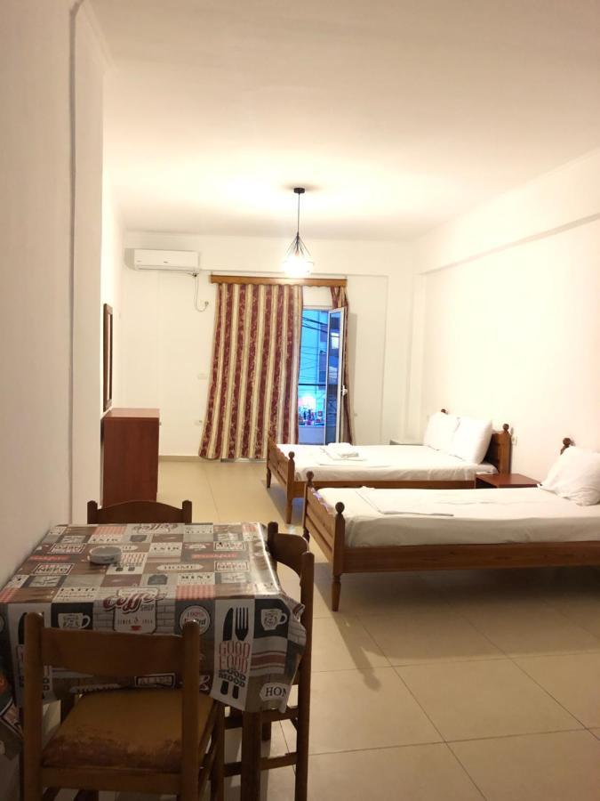 Center Hotel Pirro Хімара Екстер'єр фото