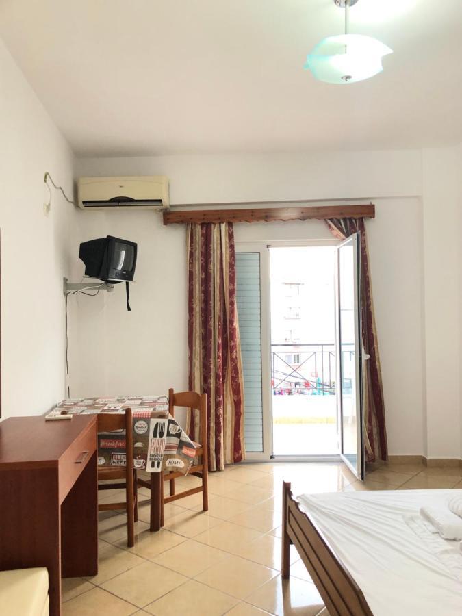 Center Hotel Pirro Хімара Екстер'єр фото
