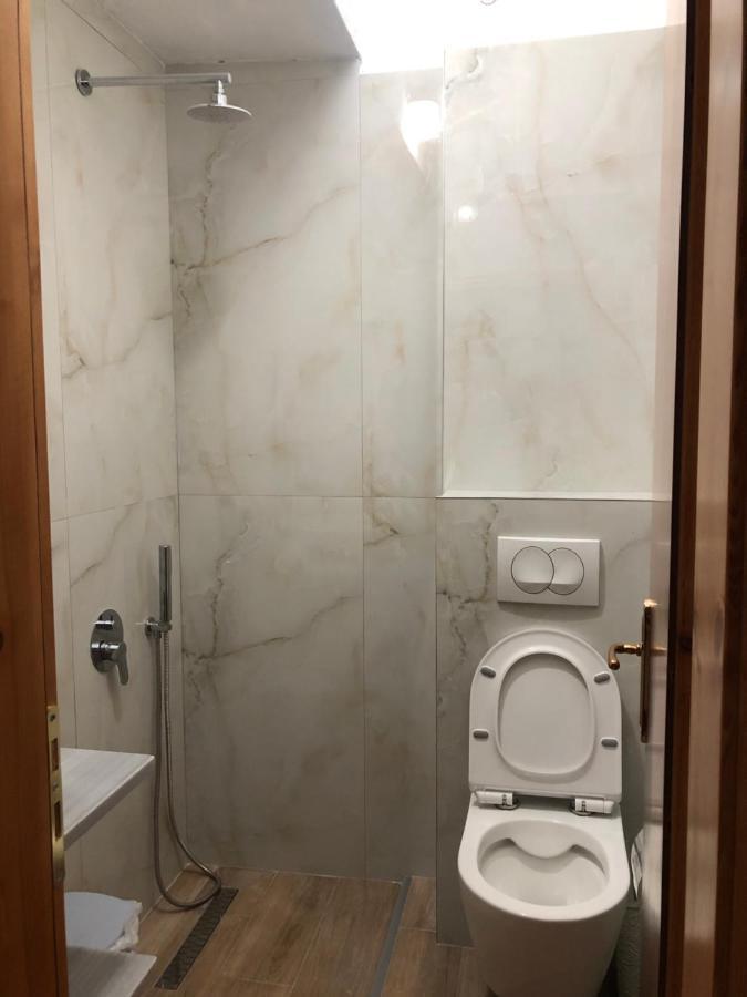 Center Hotel Pirro Хімара Екстер'єр фото